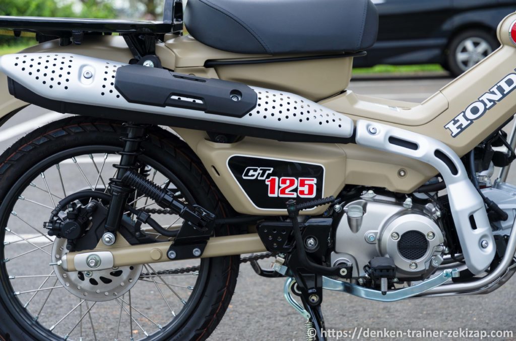 CT125ハンターカブの純正マフラー